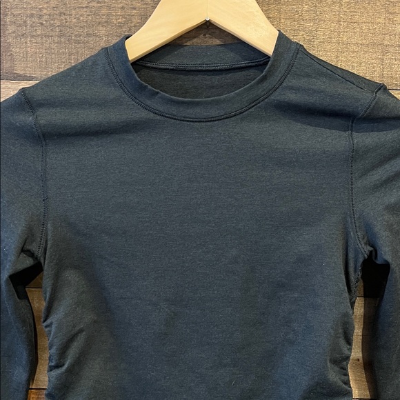 Vuori Women's Long Sleeve Halo Ruched Tee in Black Size XS - Picture 4 of 9